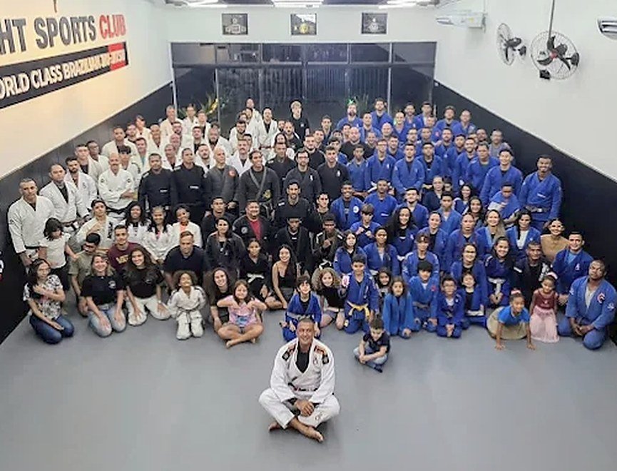 Turma completa reunida na escola