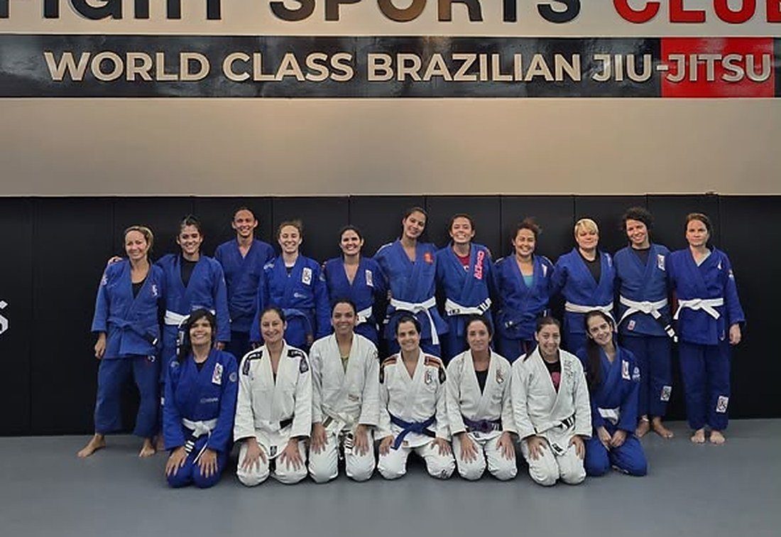 Turma feminina de Jiu-Jitsu da Fight Sports Ilhéus