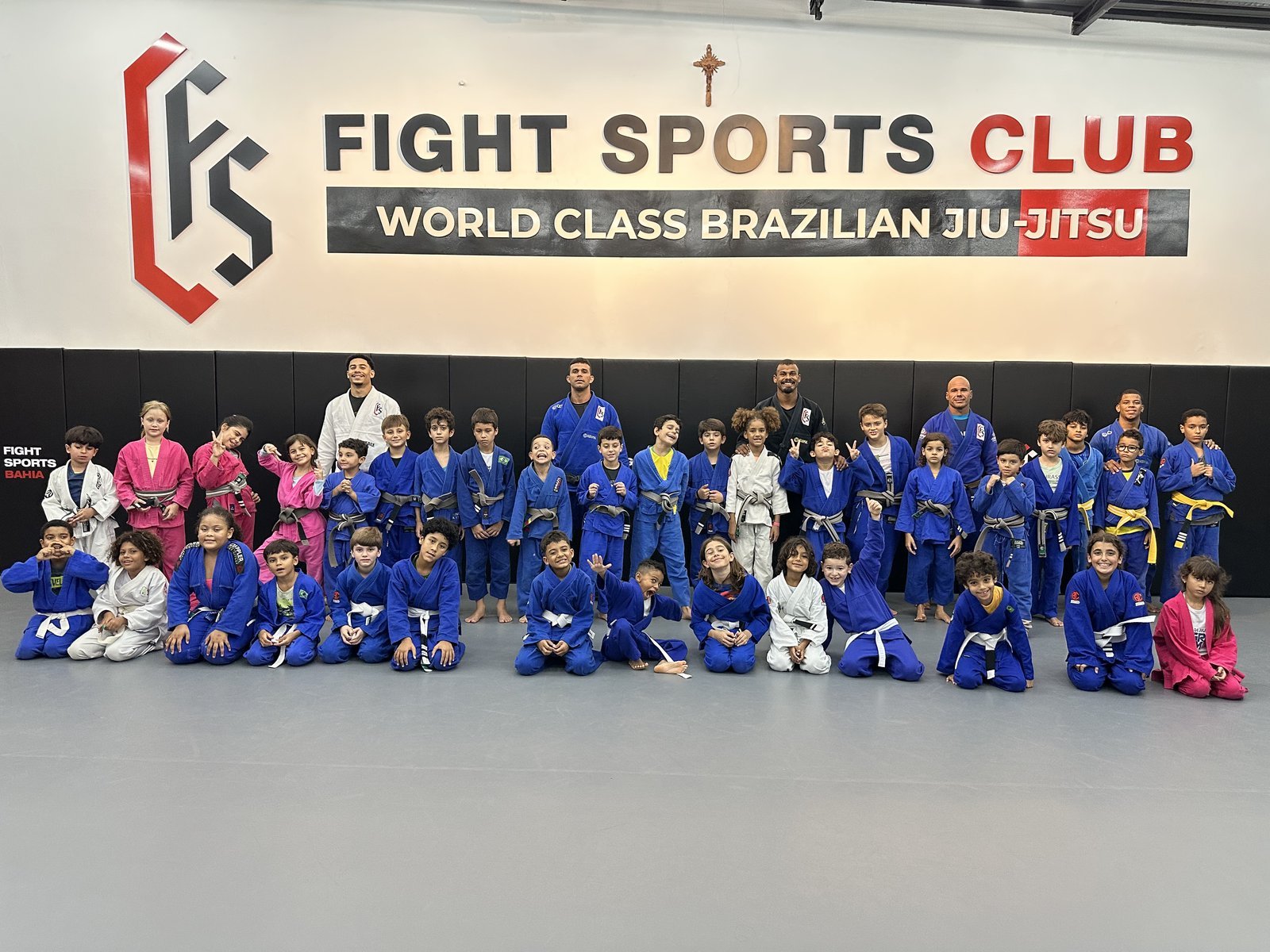 Turma kids da Fight Sports Ilhéus